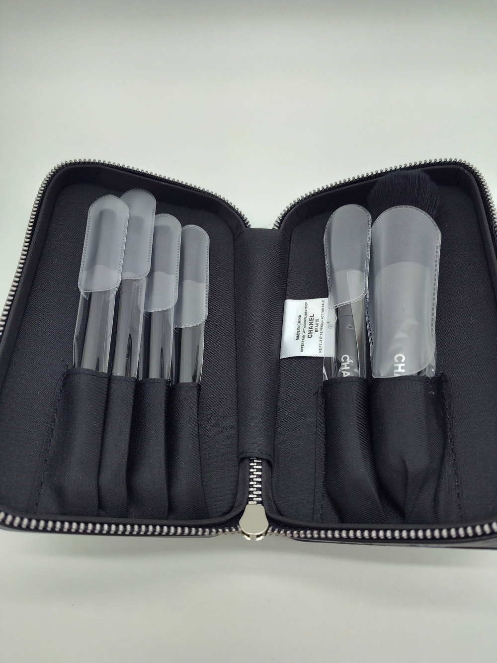 CHANEL Makeup Beauty Brush Travel Case 6 Piece Brush Set Organizer NIB - Picture 4 of 5